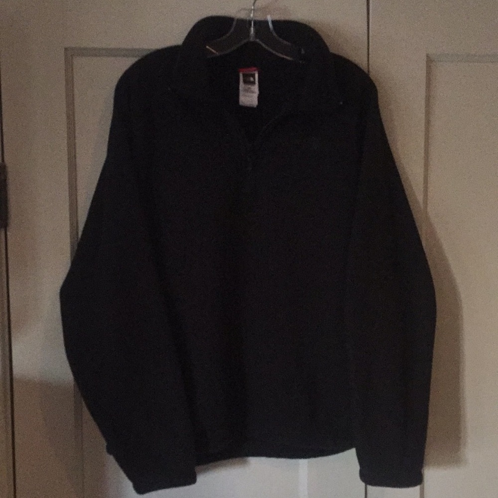 Men’s North Face pullover.